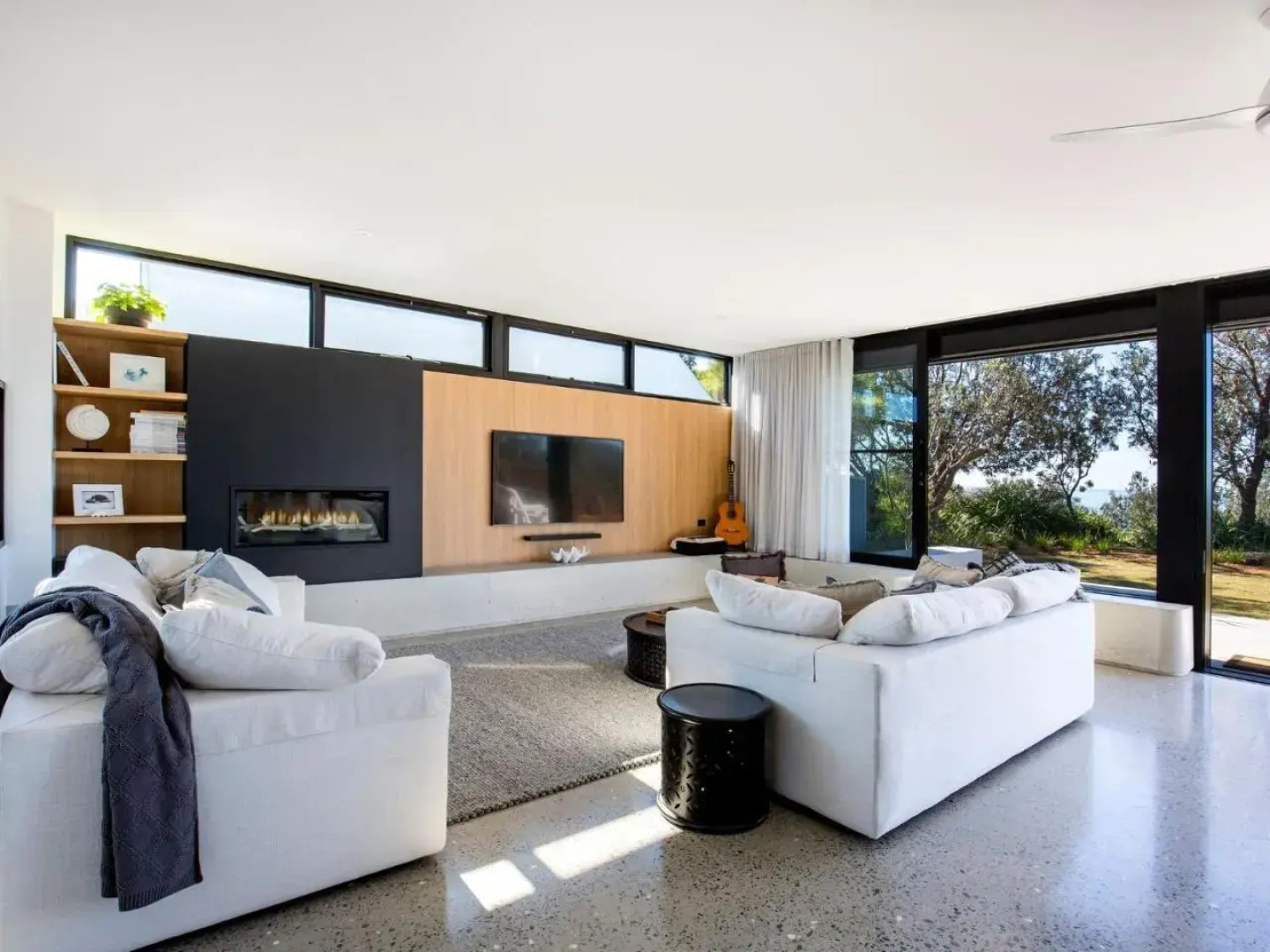 Banksia I Absolute Beachfront