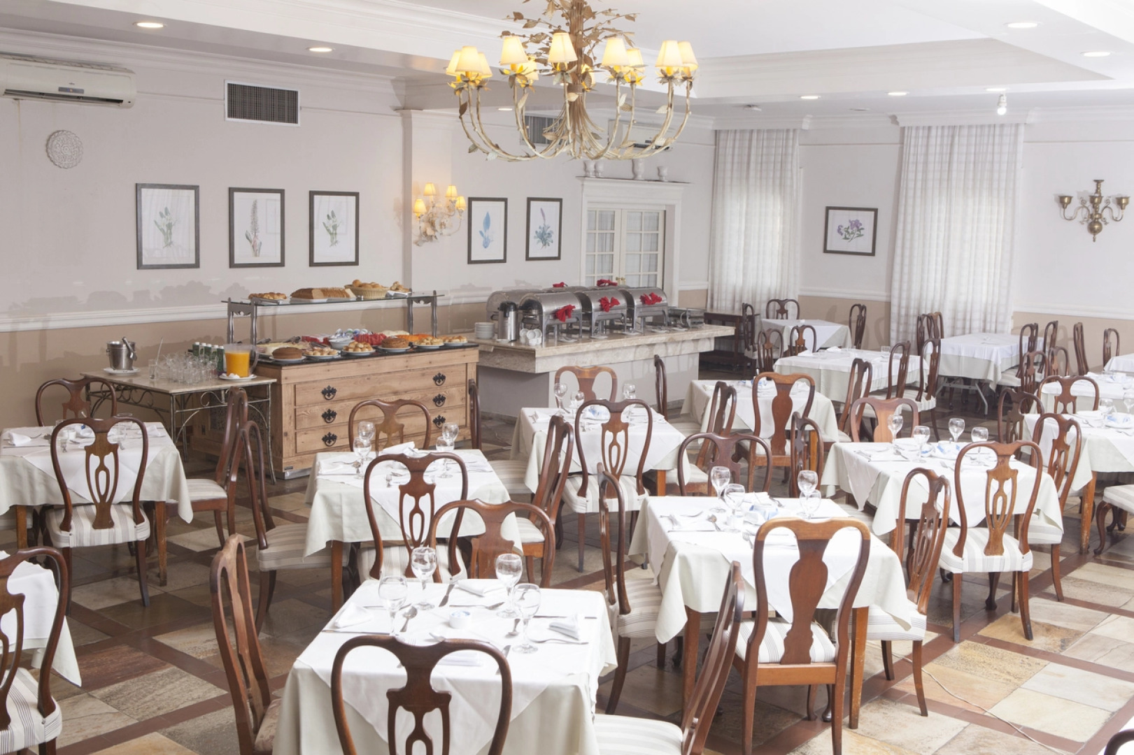 San Raphael Country Hotel