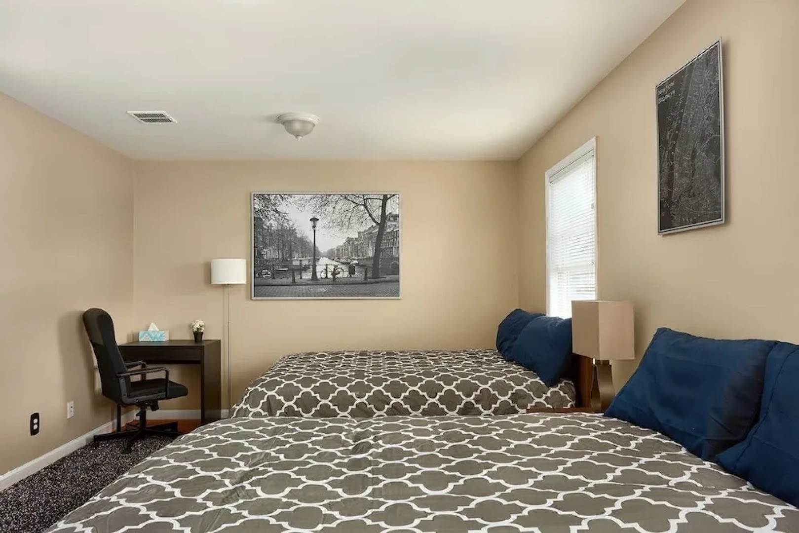 Huge Modern Home 20 mins to NYC