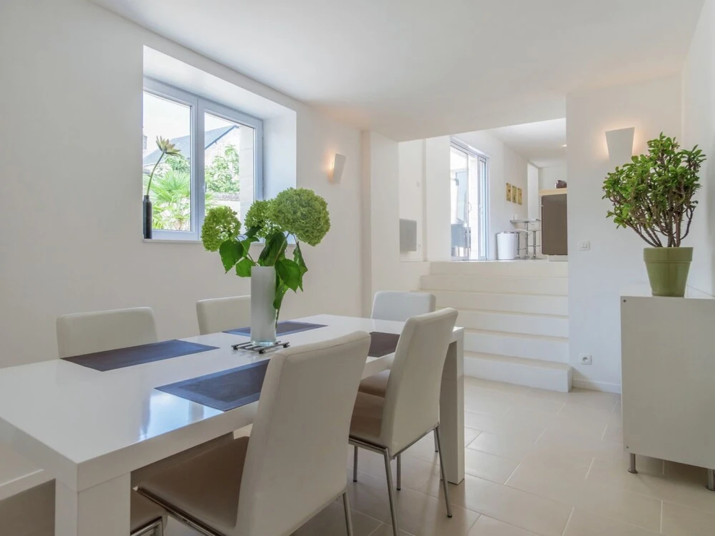 Luxury Holiday Home With Lawn in Beaumont-en-véron Near Chinon