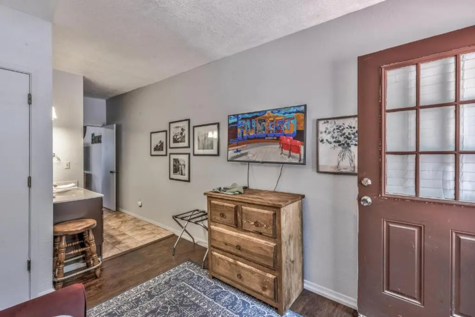 Cozy Up Haus, 3BRs, Game Room, Deck, Wi-Fi, Sleeps 8