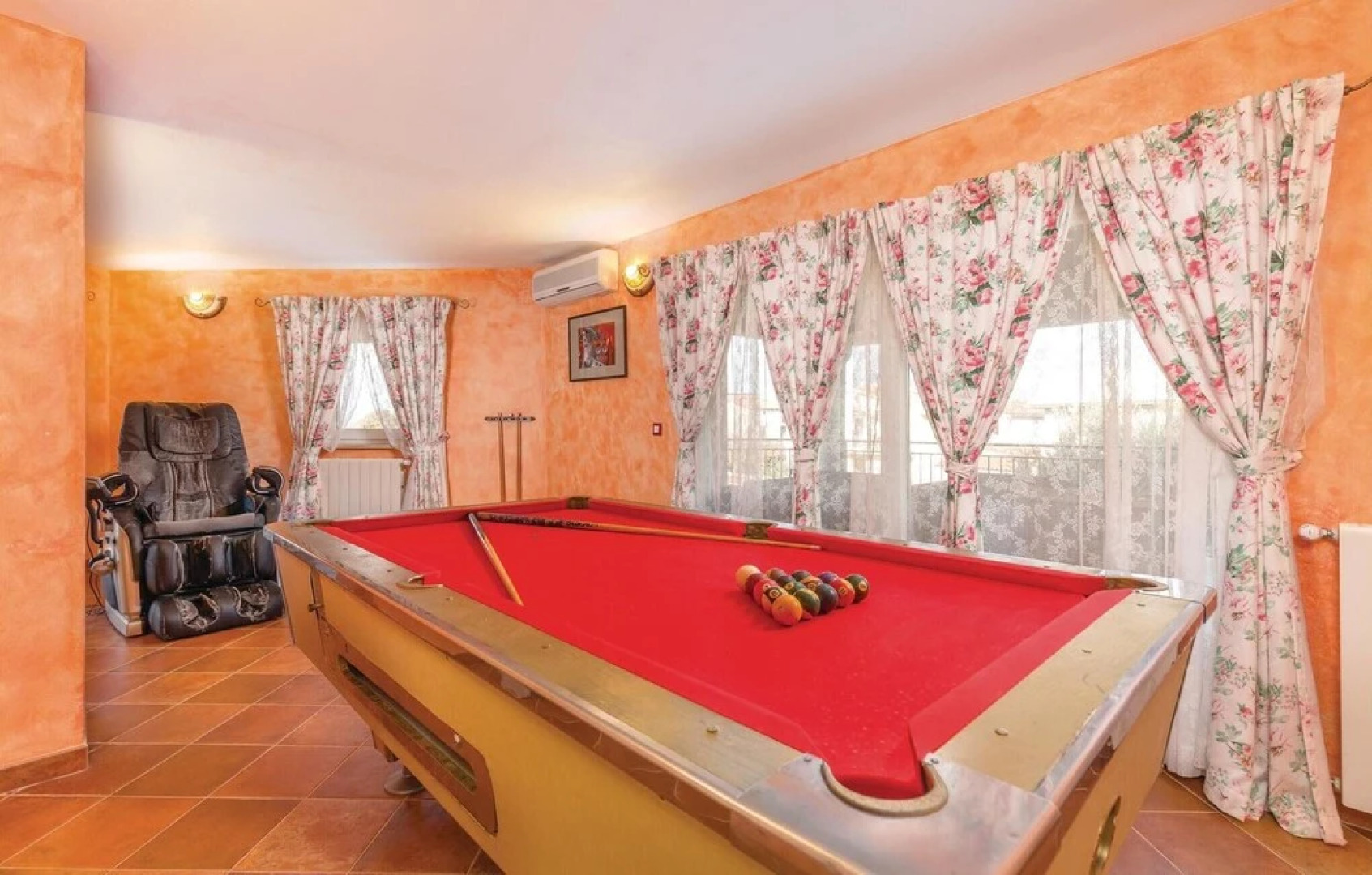 Amazing Home in Nova Vas with Hot Tub, WiFi & 4 Bedrooms