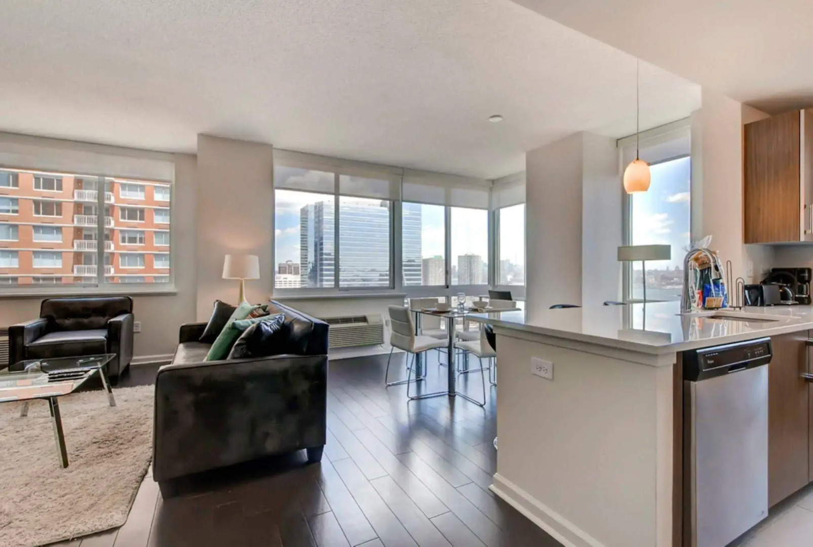 Global Luxury Suites at Newport