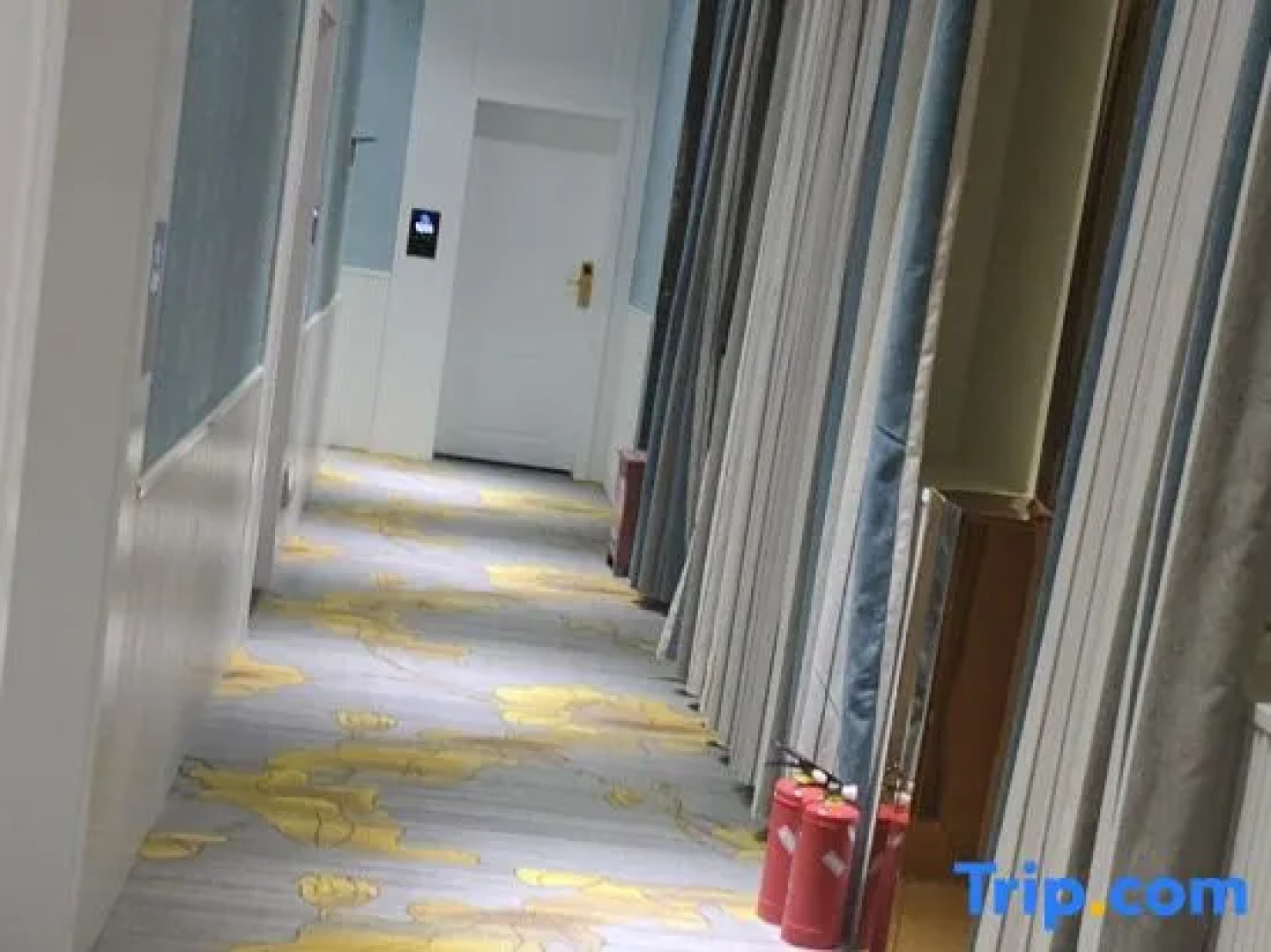 Yulong Business Hotel