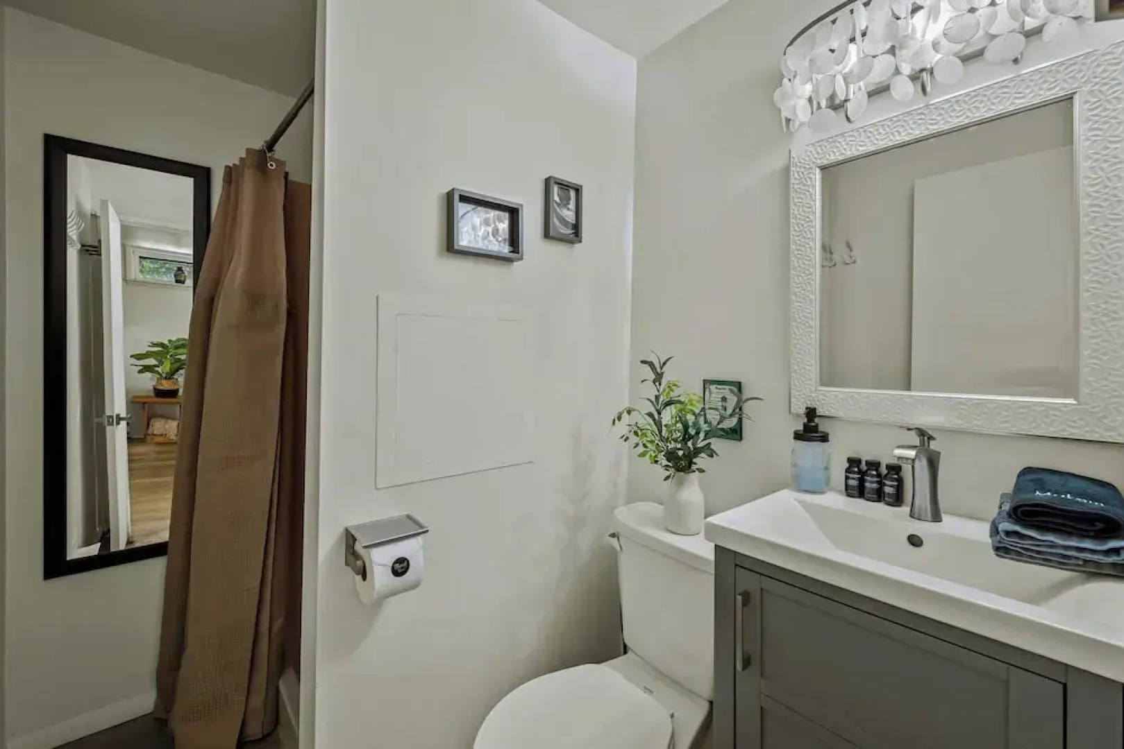 Lake It Right by Avantstay Lakefront w/ Dock, Hot Tub, Fire Pit & Game Room