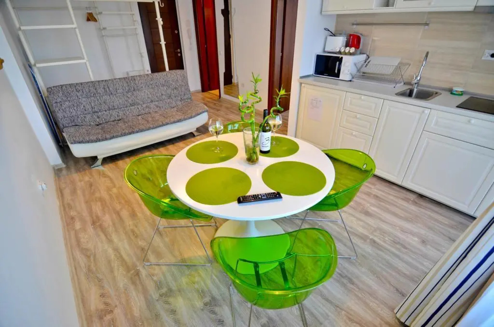 Happy Blue Apartment Summerland