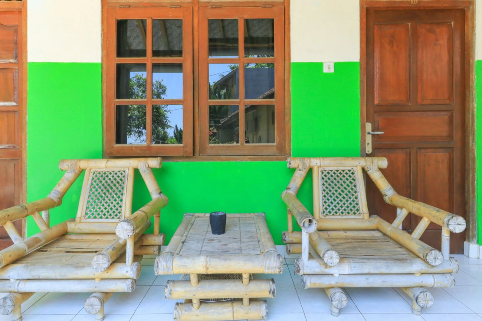 Hotel Tara Bar & Resto Air Sanih by ZUZU