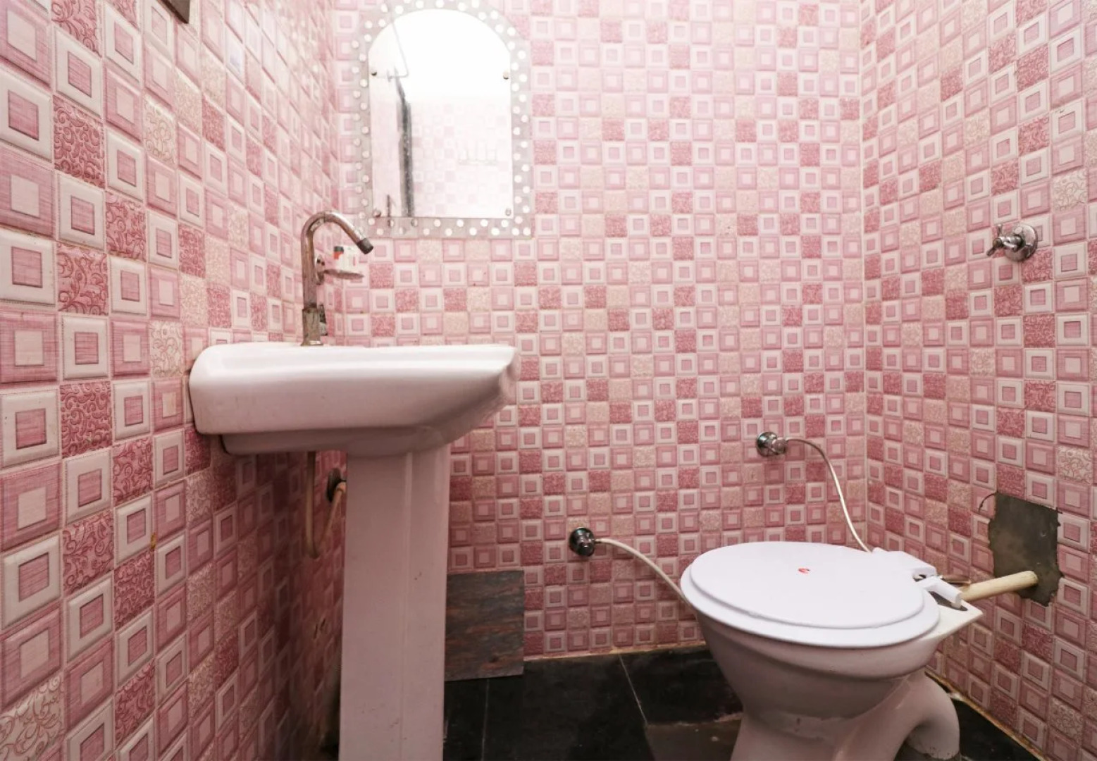 Tr Hotel By OYO Rooms