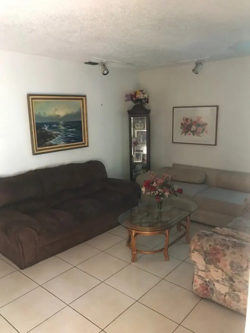 Cozy Cottage Close To Cloverleaf