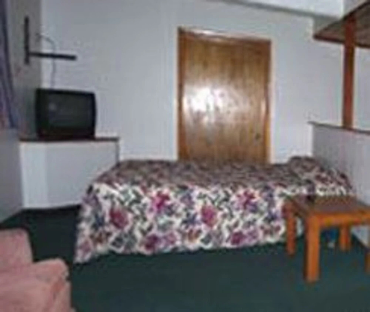 Cozy Cove Beachfront Resort Inn