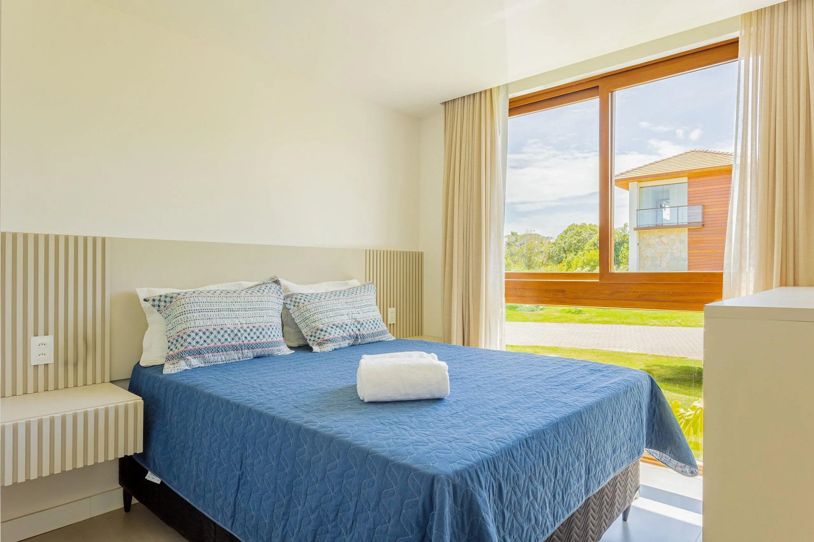 PF54 Casa Alto Padrão 5 Suítes com Diarista Inclusa - Praia do Forte