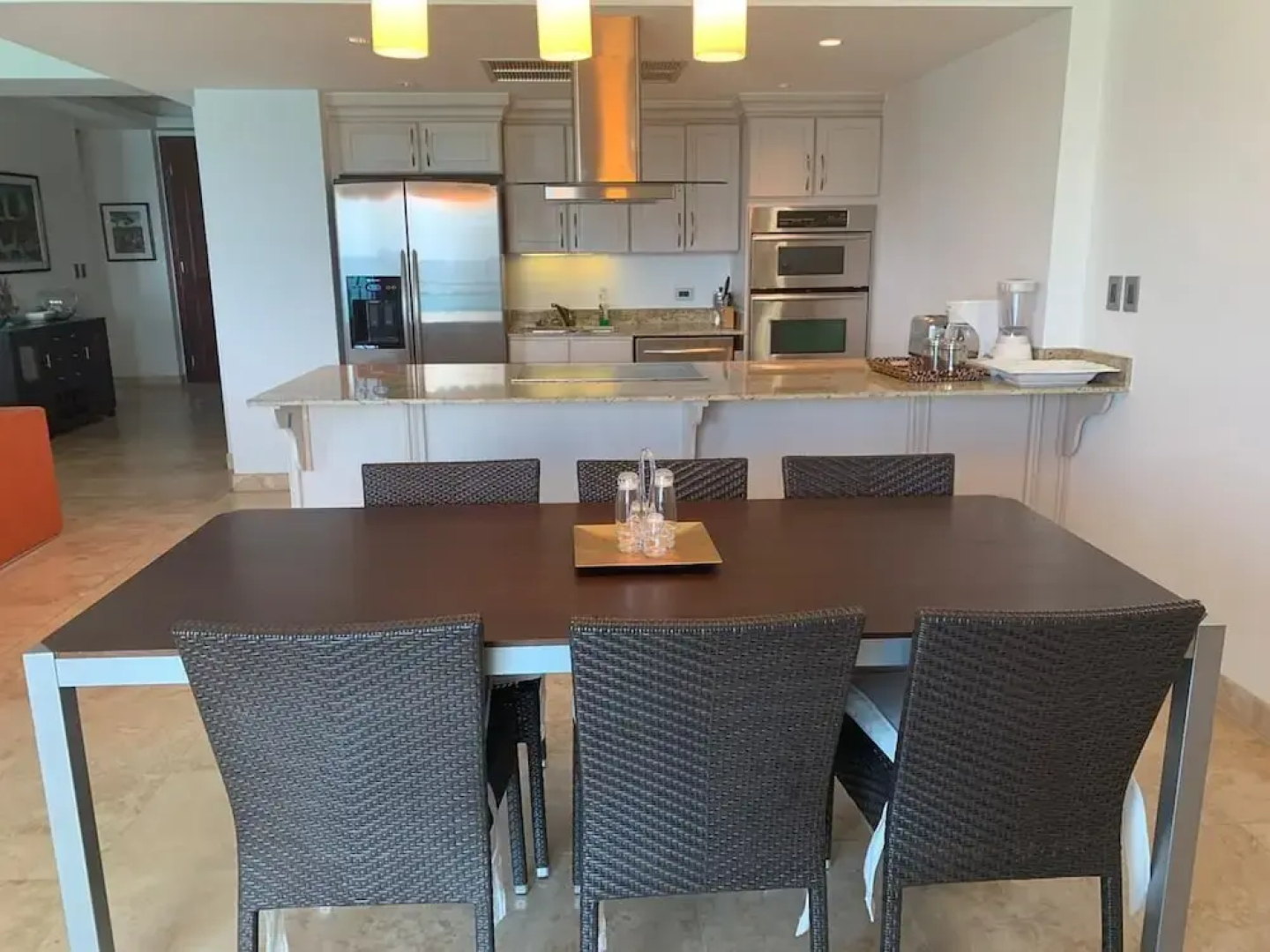 *The CLIFF_ BEACHFRONT and LUXURY MODERN UNIT* C2