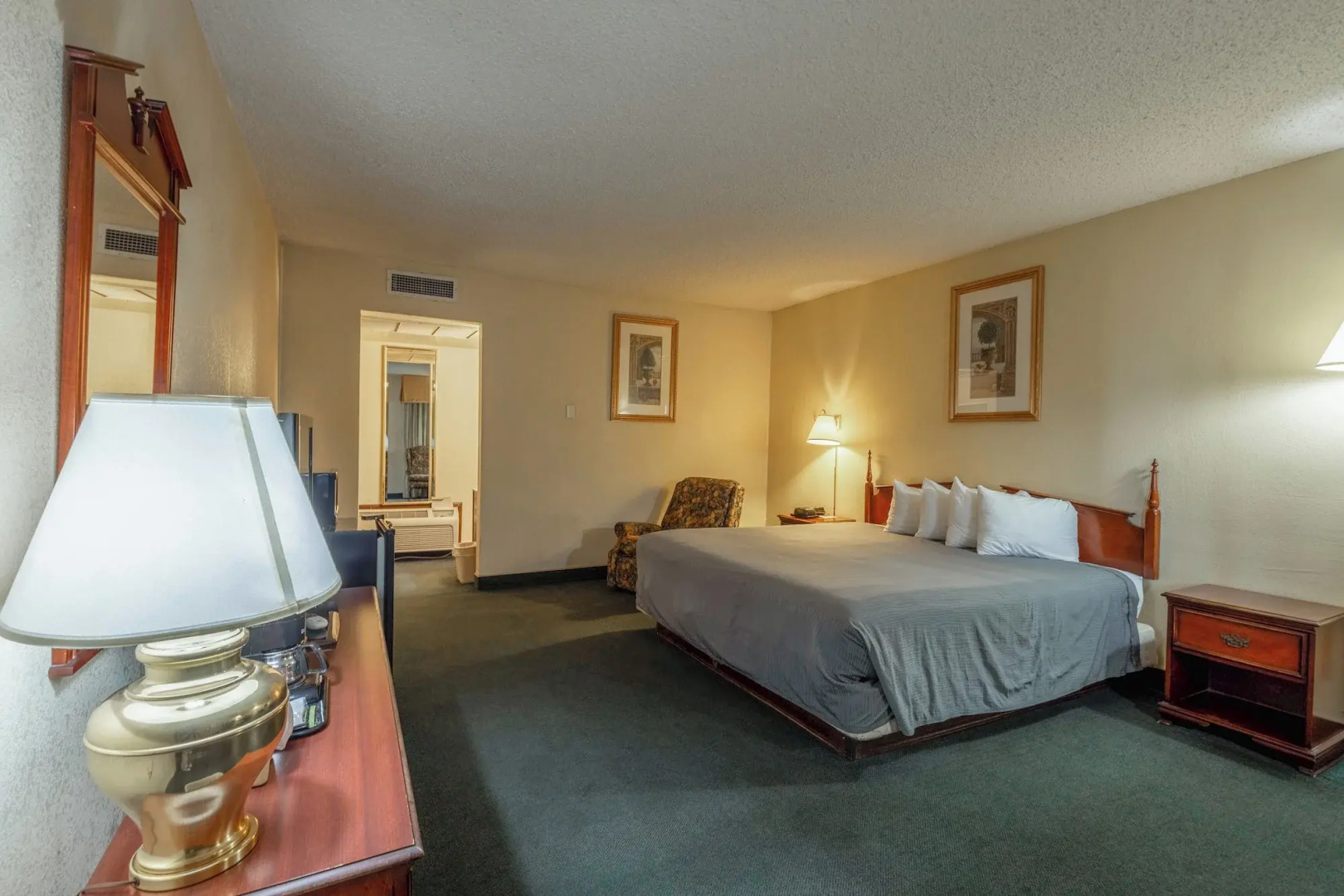 Royal Holiday Motel By Belvilla Gallup I-40