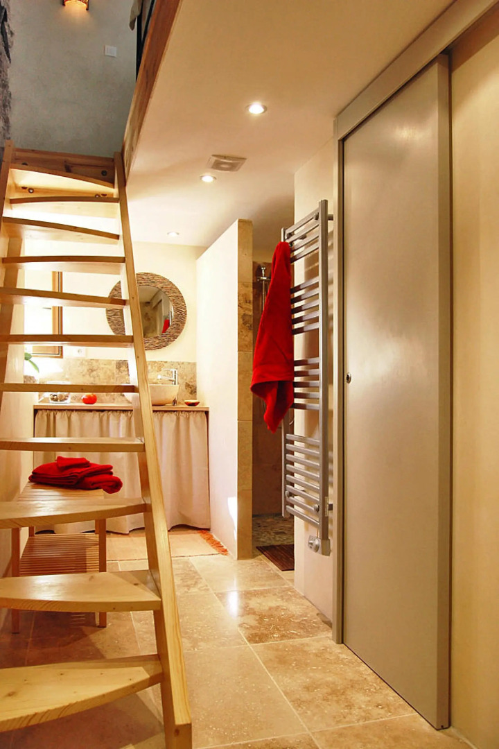 Lovely Stone House Withe Private Terrace, Le Pègue