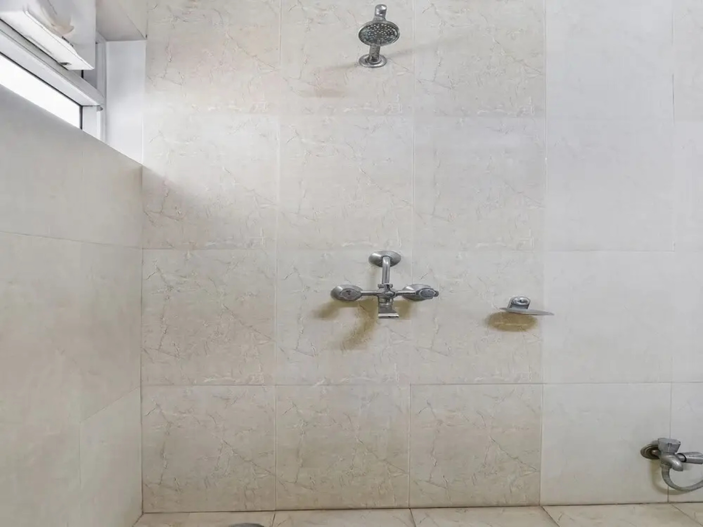 Capital O 38083 Grand Metro Hotel