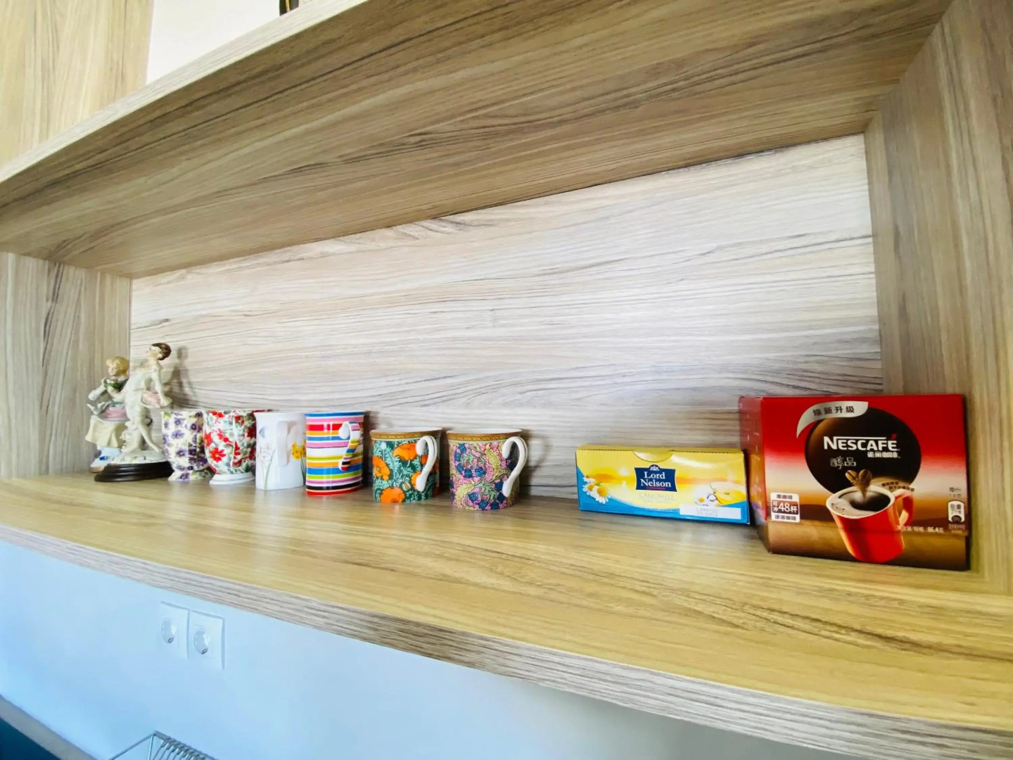 地铁站旁,免费停车位,距机场15分钟车程,独享80平米露台和美景,星空帐篷,舒适淋浴,宽敞3间房3张双人床公寓