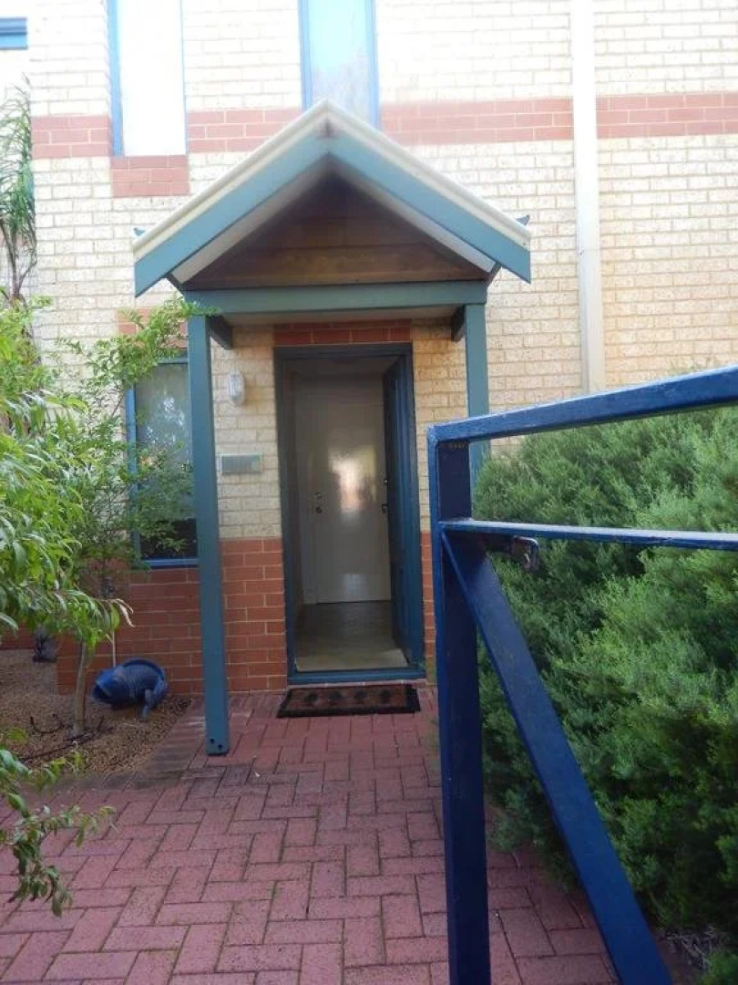 Corporate Self Contained Unit - Fraser Street