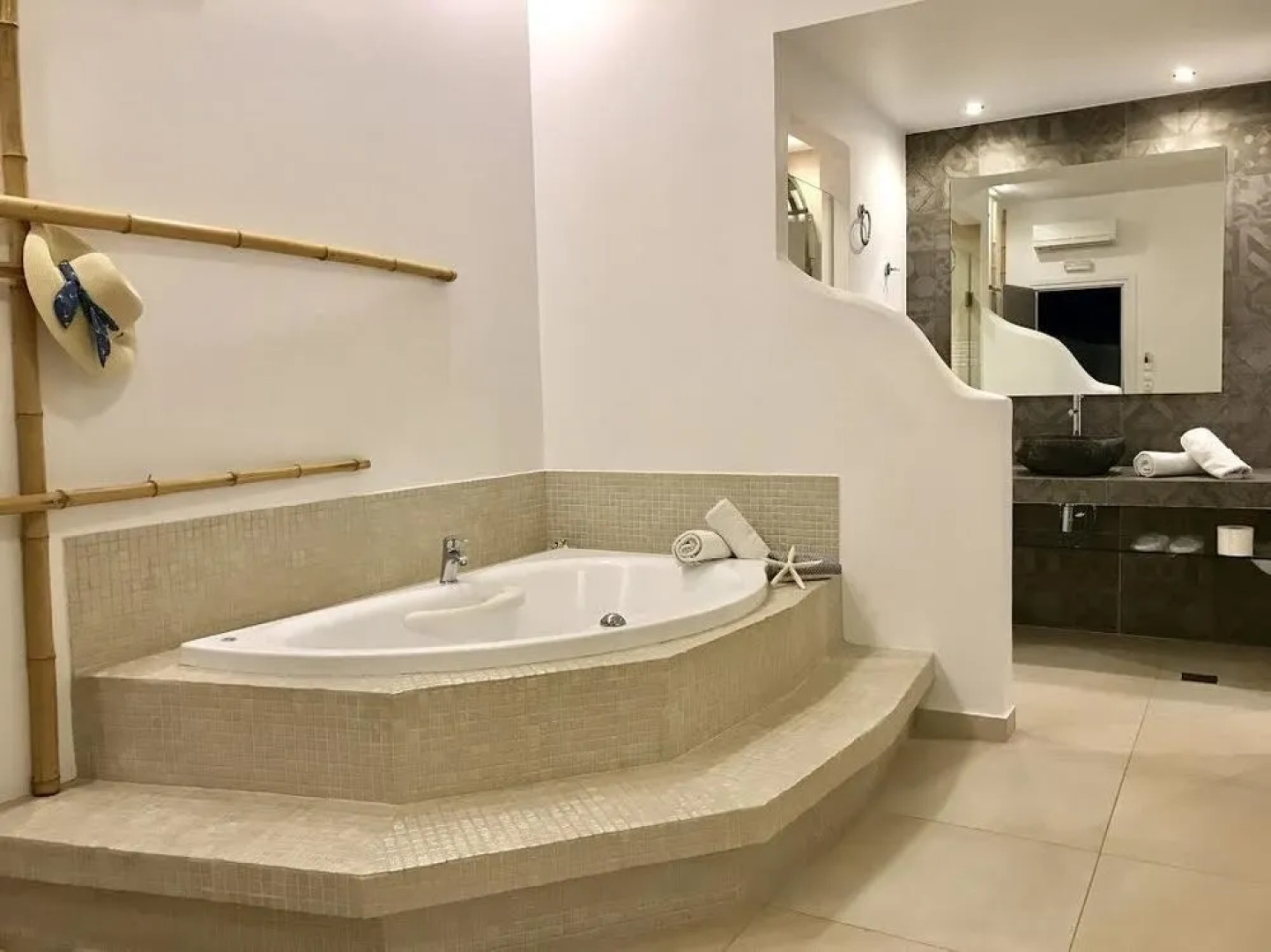 Queen Boutique Suites