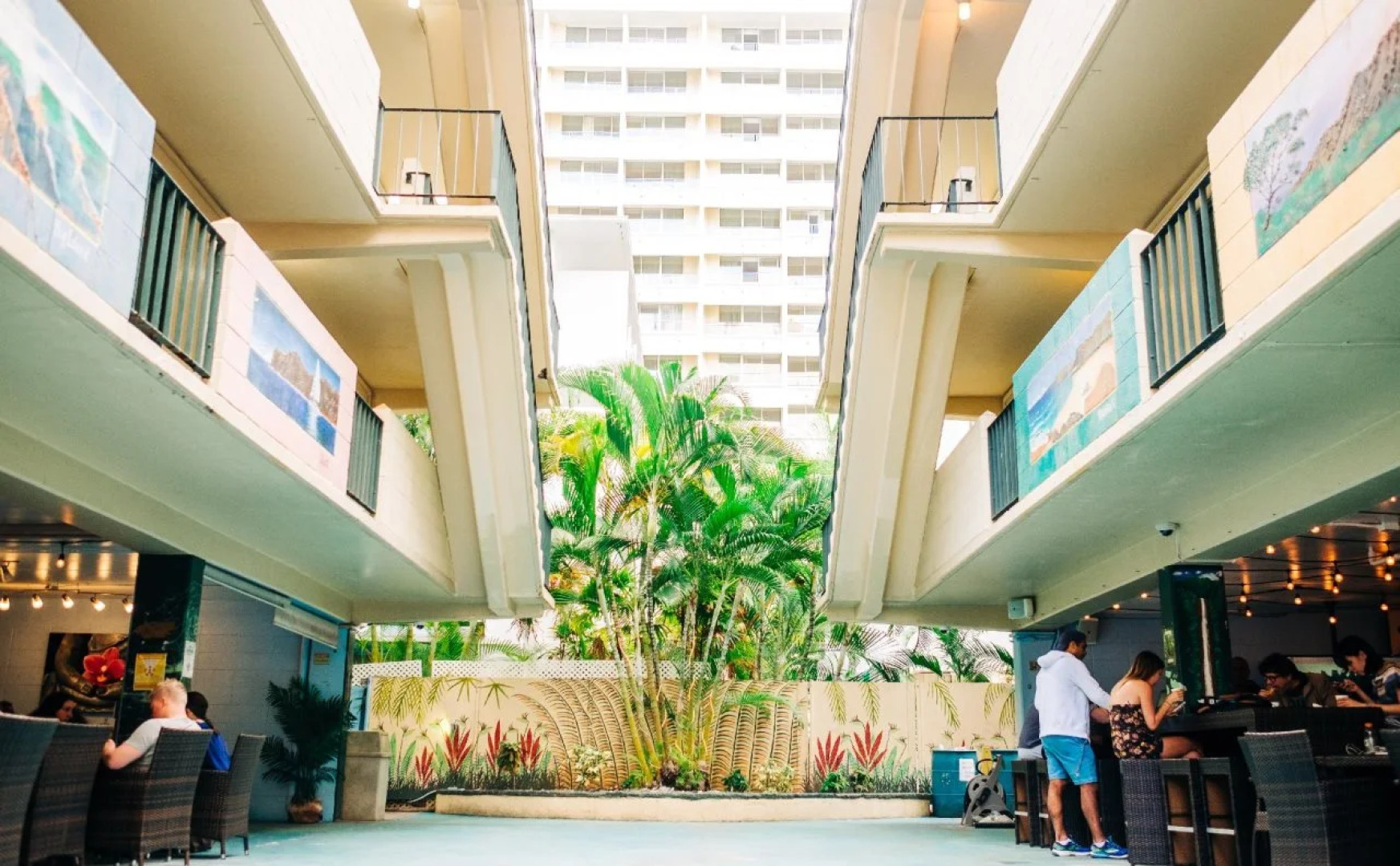 Waikiki Beachside Hostel