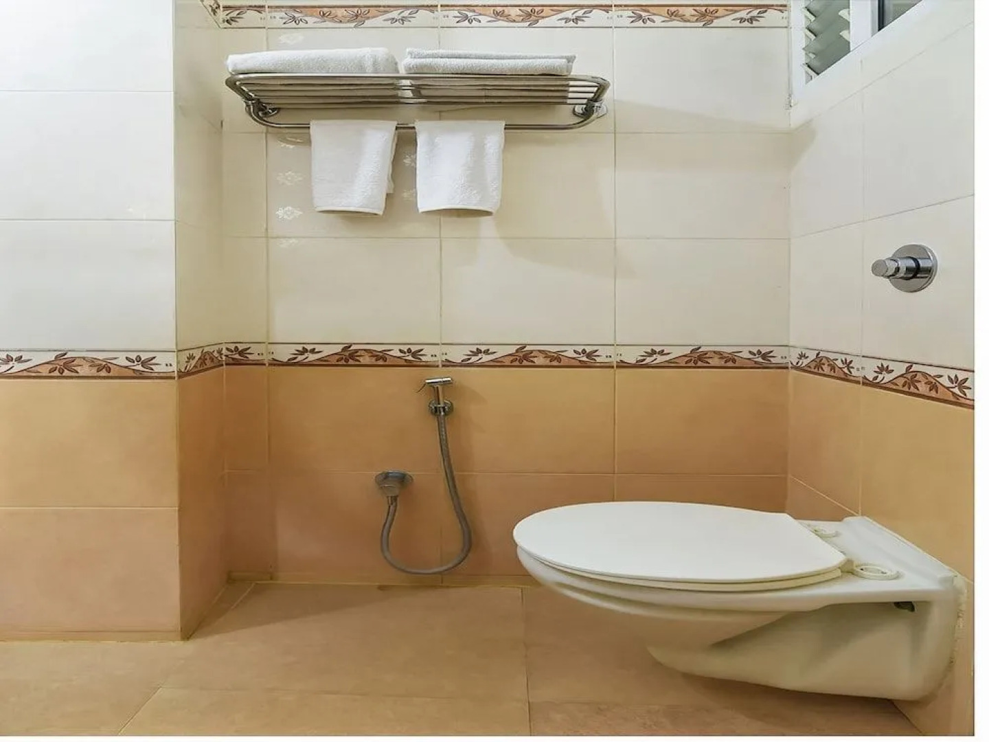 Oyo 11563 Shiva Grand Inn