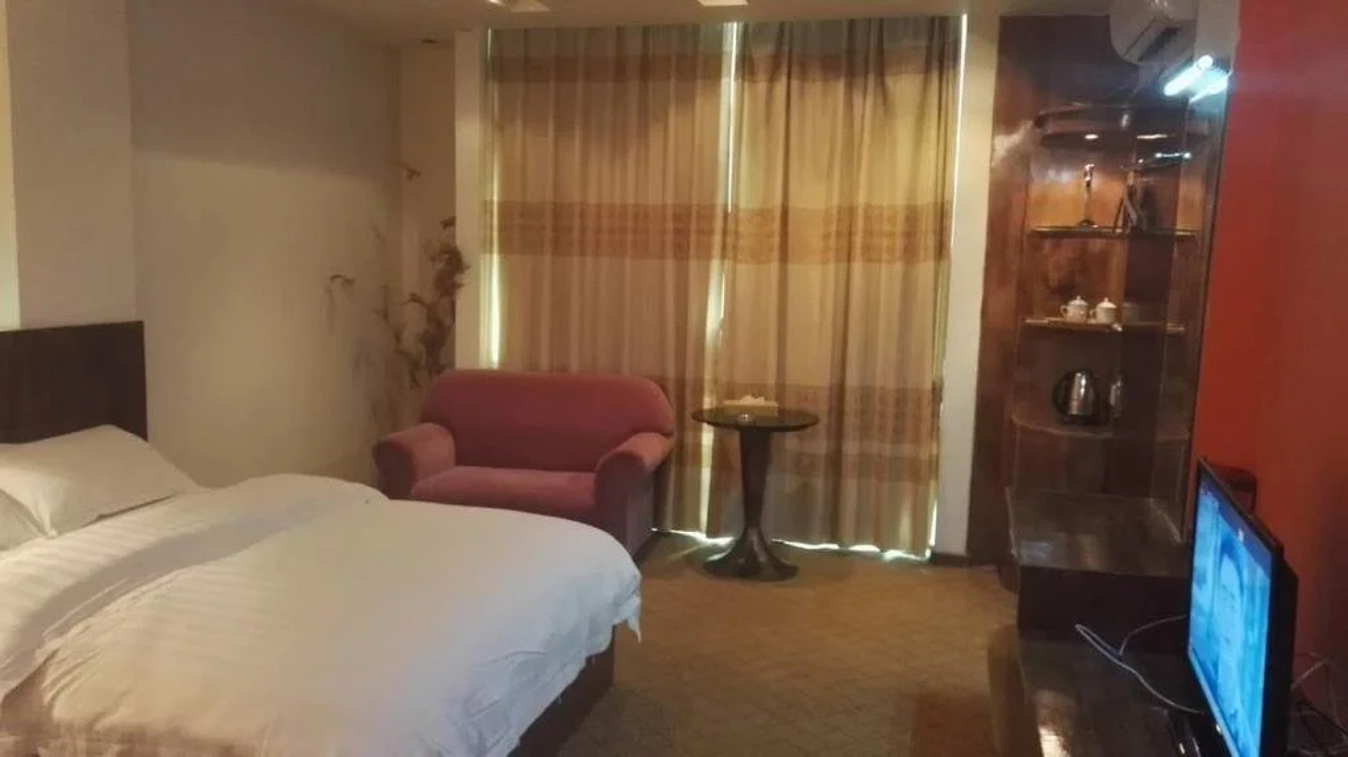 Jinjiang Business Hotel