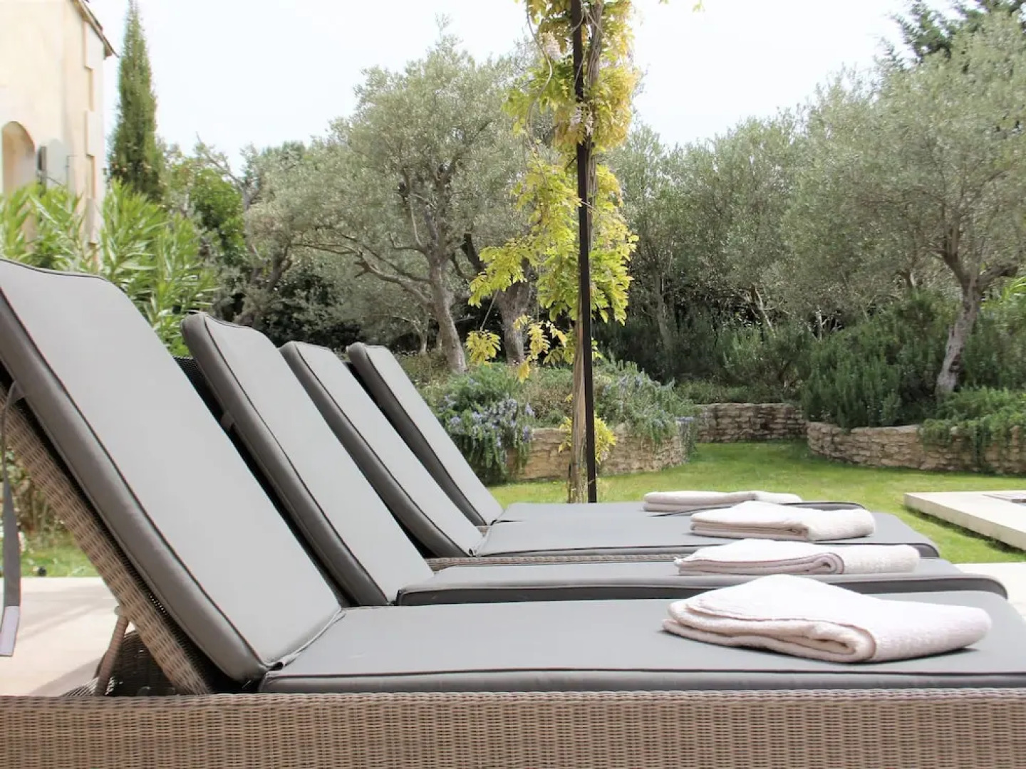 Grandeur Villa in Eygalières With Pool & 2 Terraces