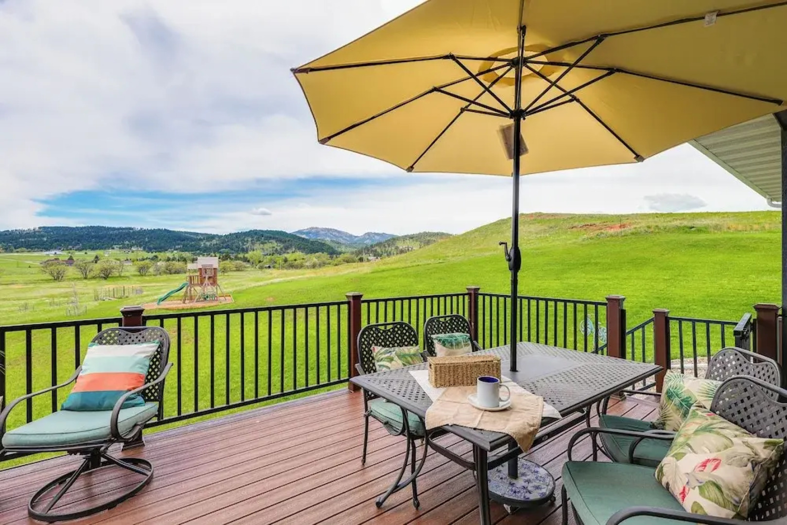 Spearfish Retreat w/ Fireplace + Mountain Views!