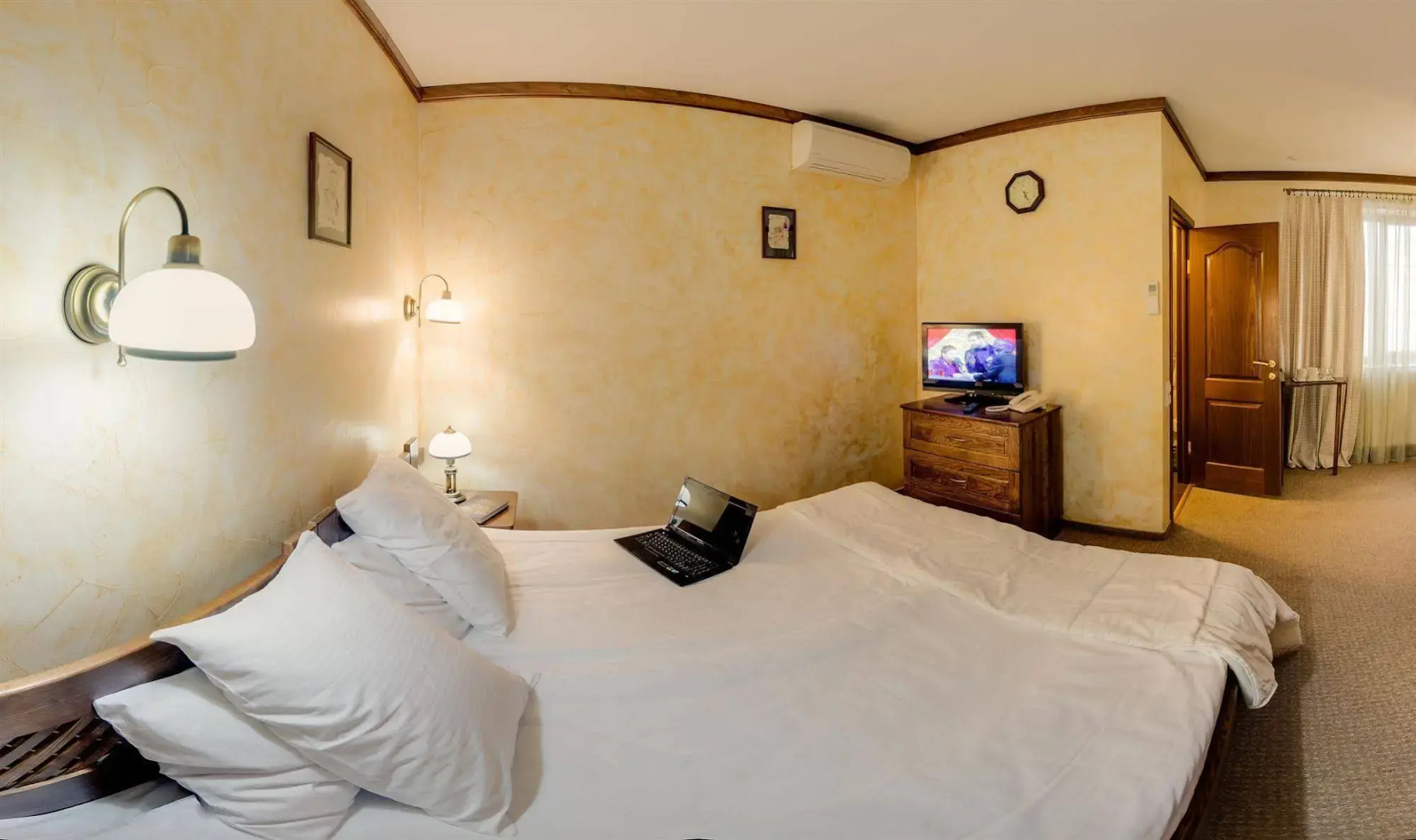 Под Темплем Отель