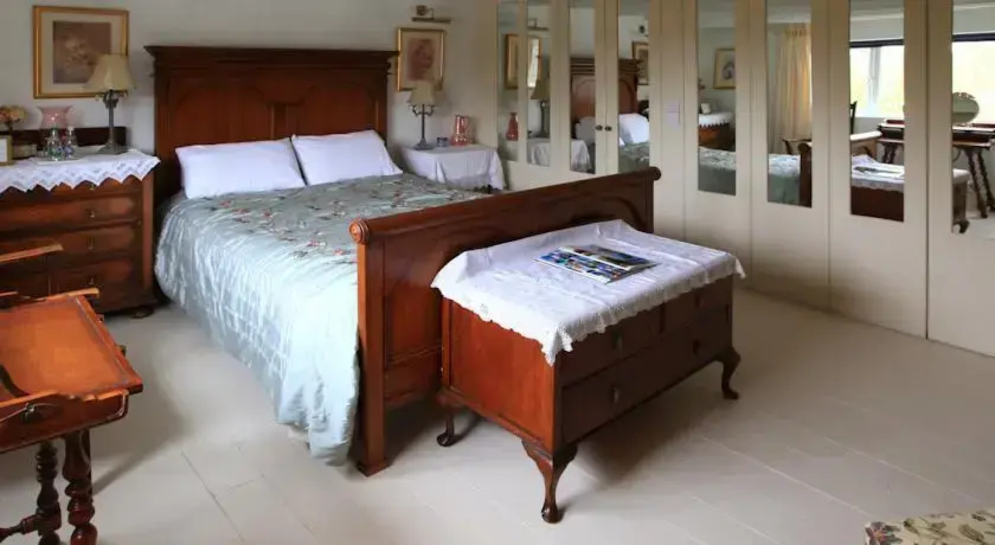 Danny Minnies Country House