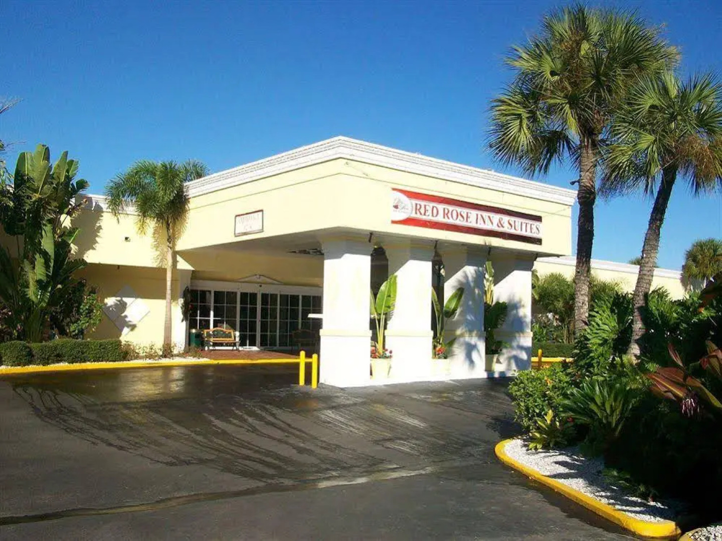 Red Rose Inn & Suites