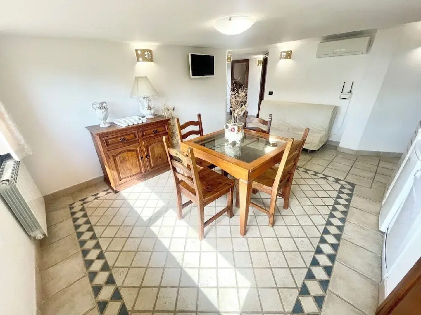 Charming Villa in Umbria - Sleeps 16 - Lake View - Pool, Jacuzzi and Events Room