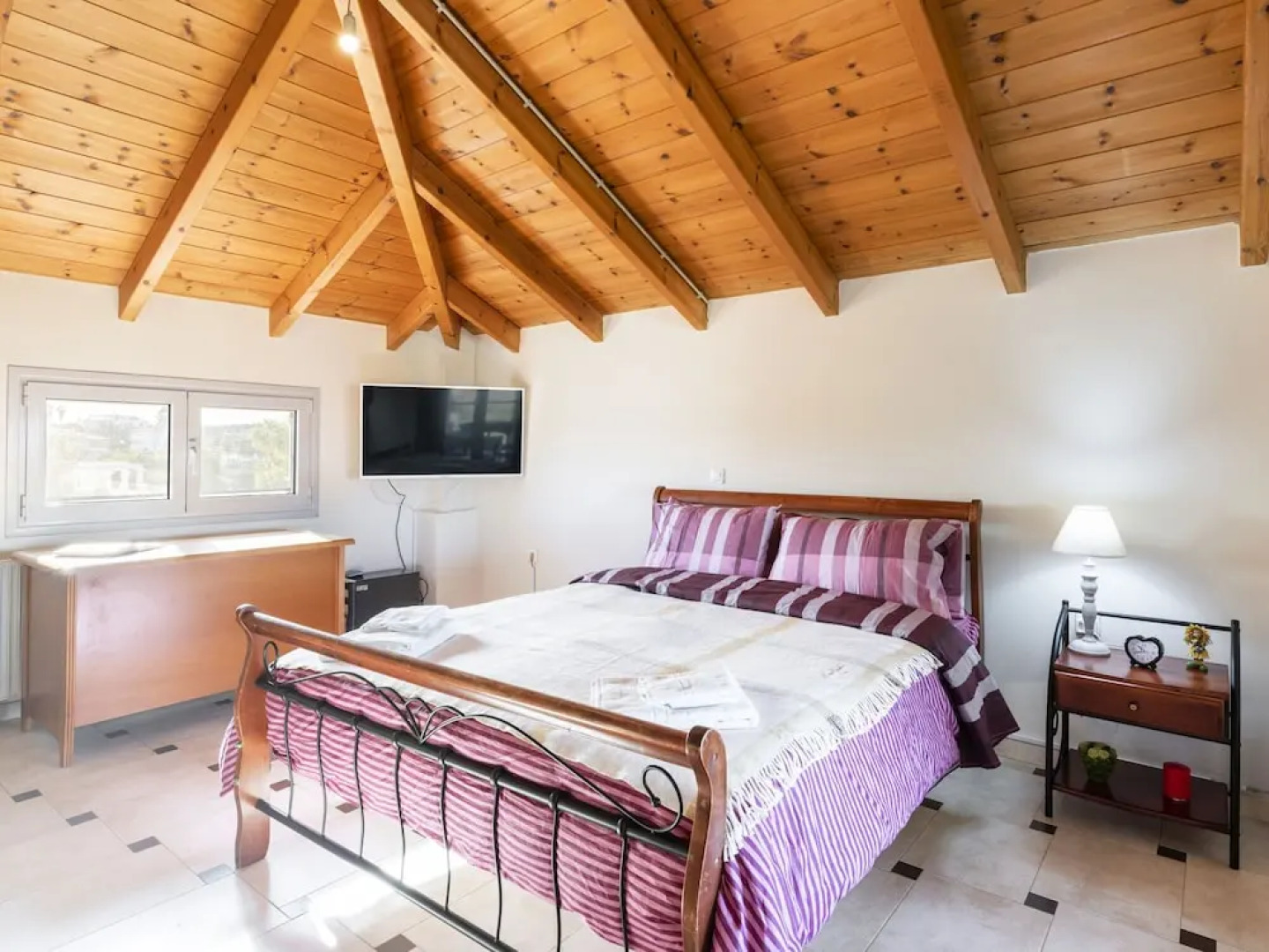 Pleasant Holiday Home in Chalcis With Garden