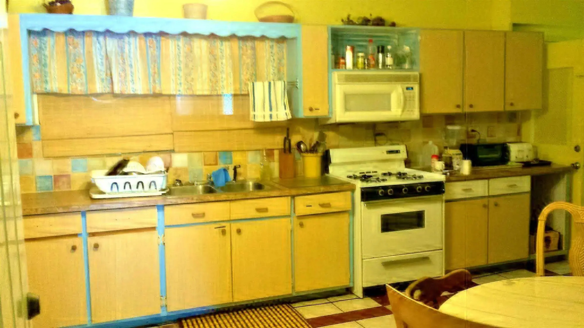 Eldemire's Tropical Island Inn