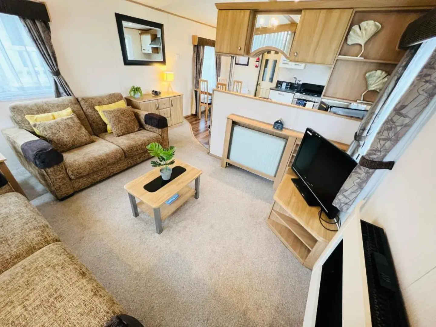 Luxury 2 Bedroom Caravan LG39, Shanklin, Isle of Wight