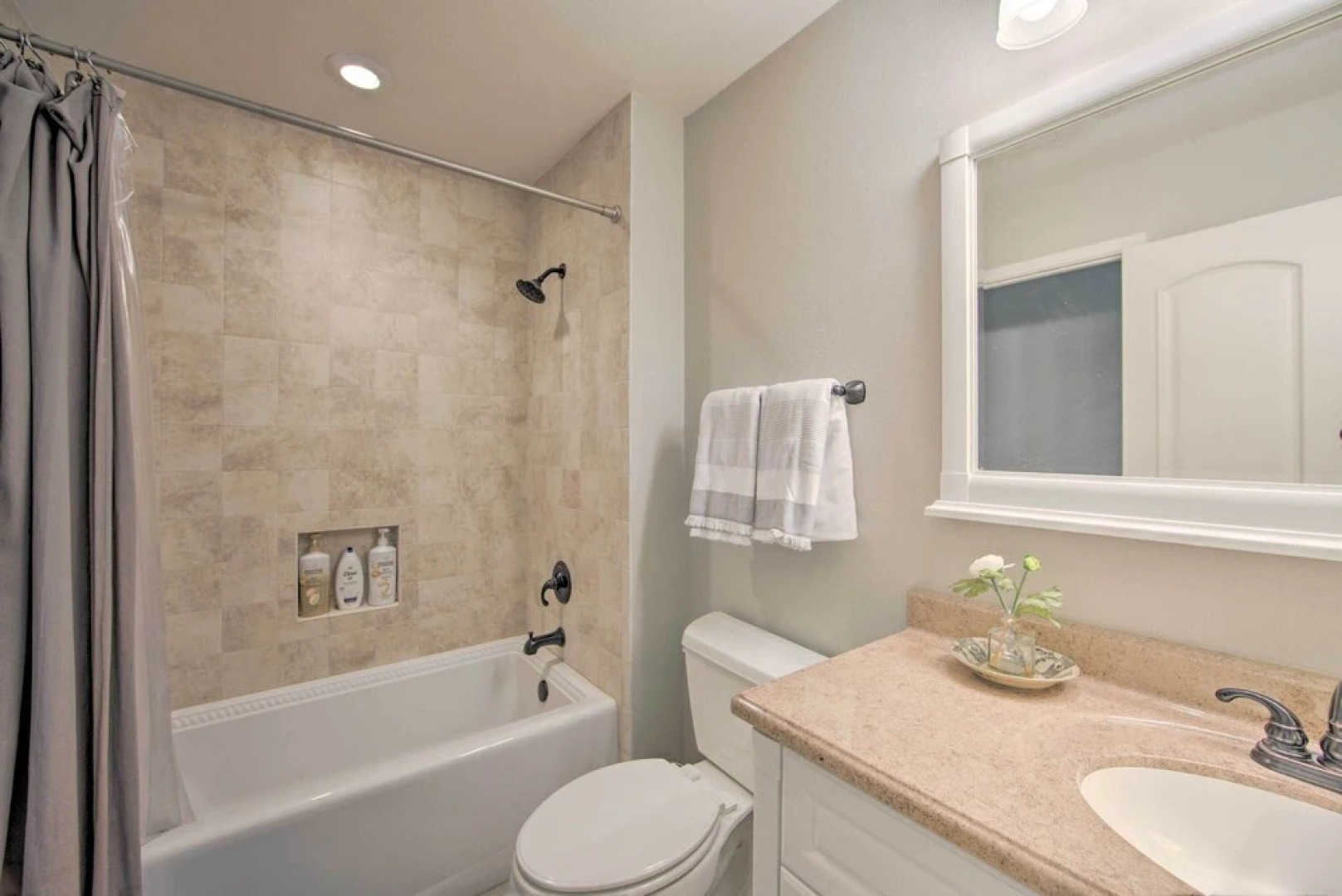 Stunning Lakefront Home: Hot Tub & Game Room!