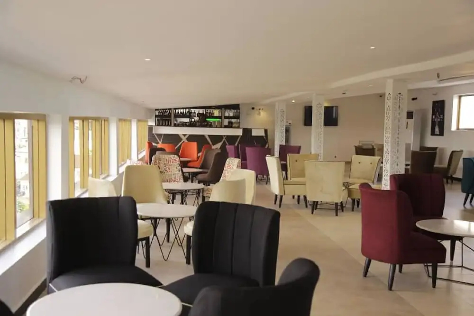 Oak Haven Hotel And Suites