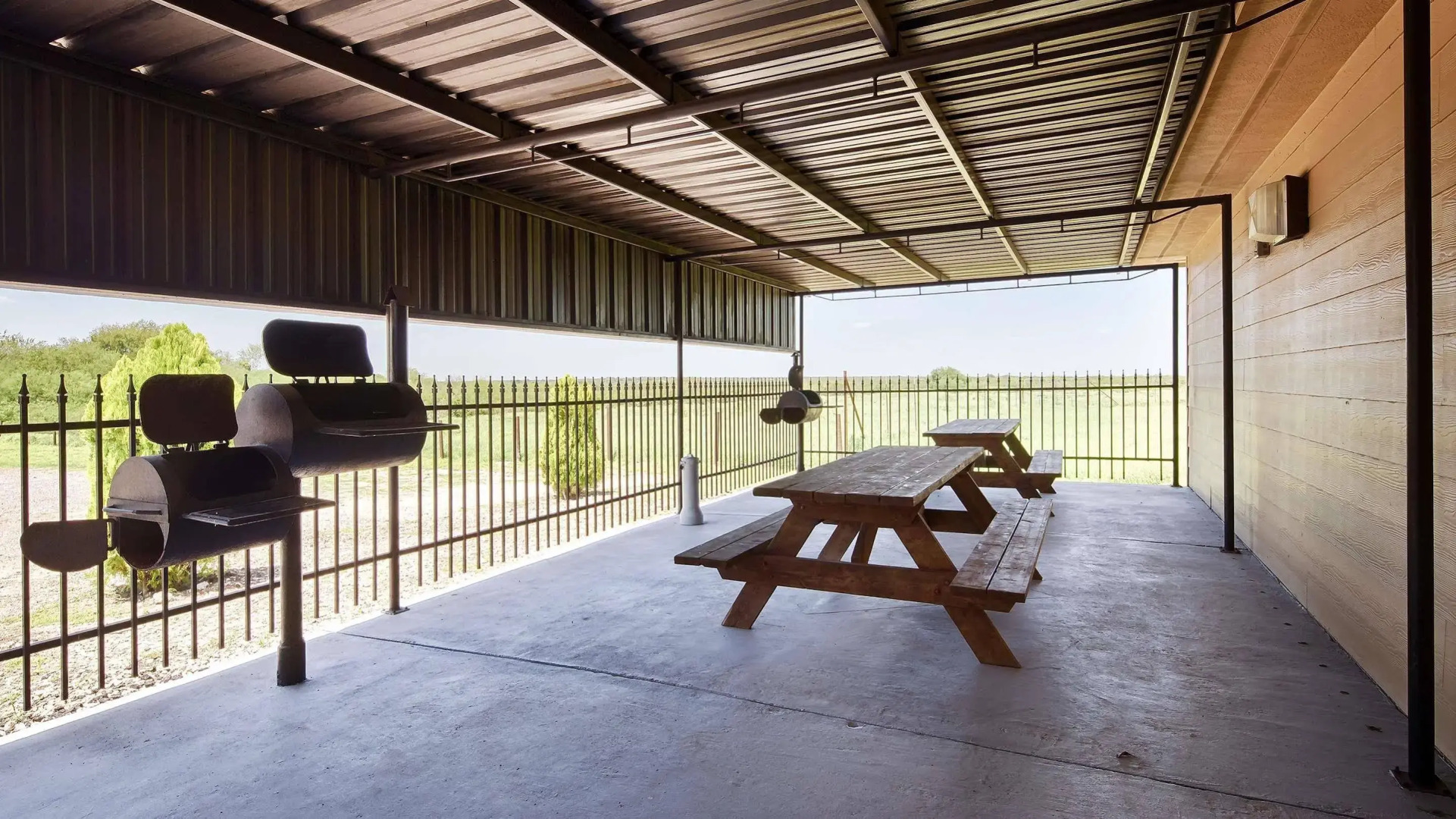 Best Western Windwood Inn & Suites