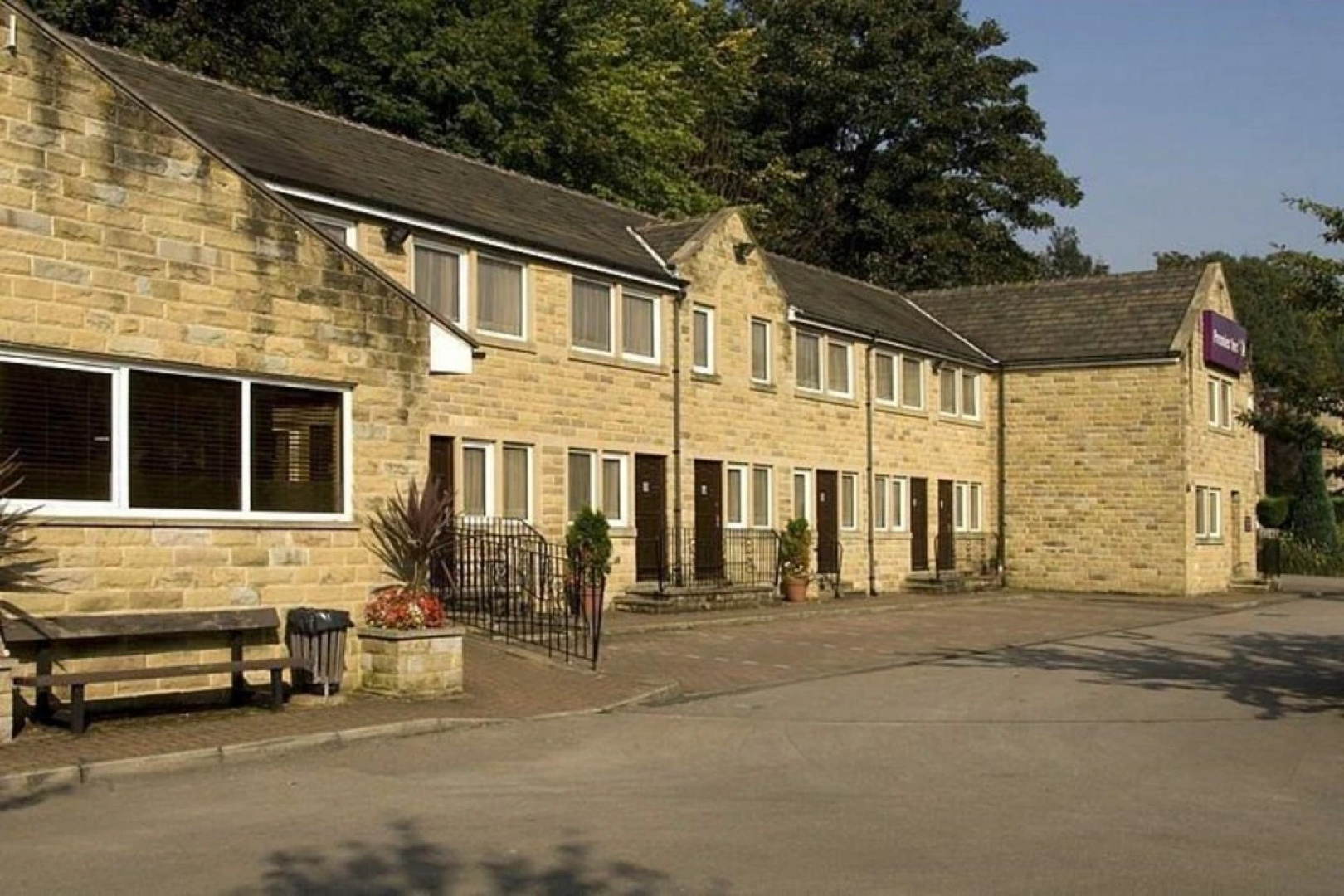 Premier Inn Halifax South