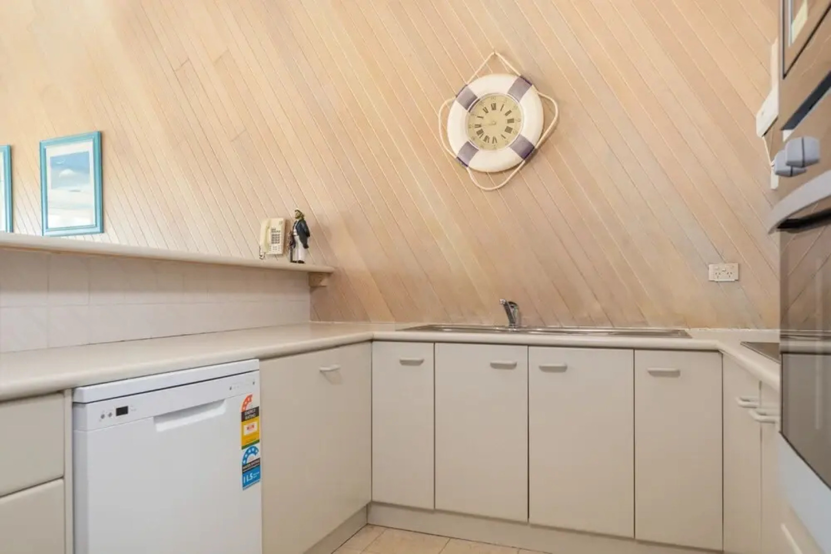 Retreat Beside The Beach - Unit Four