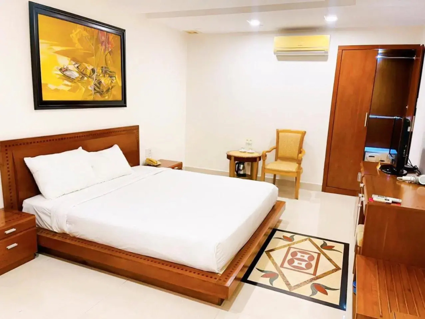 Tan Hoang Long Hotel