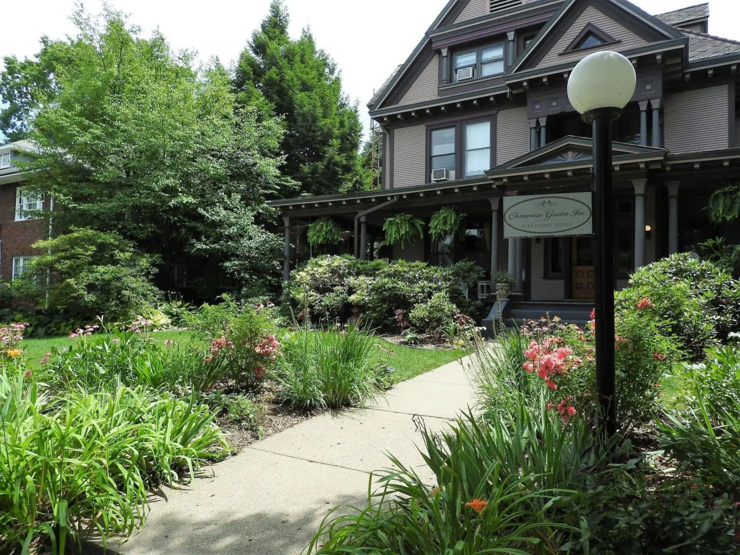 Champaign Garden Inn