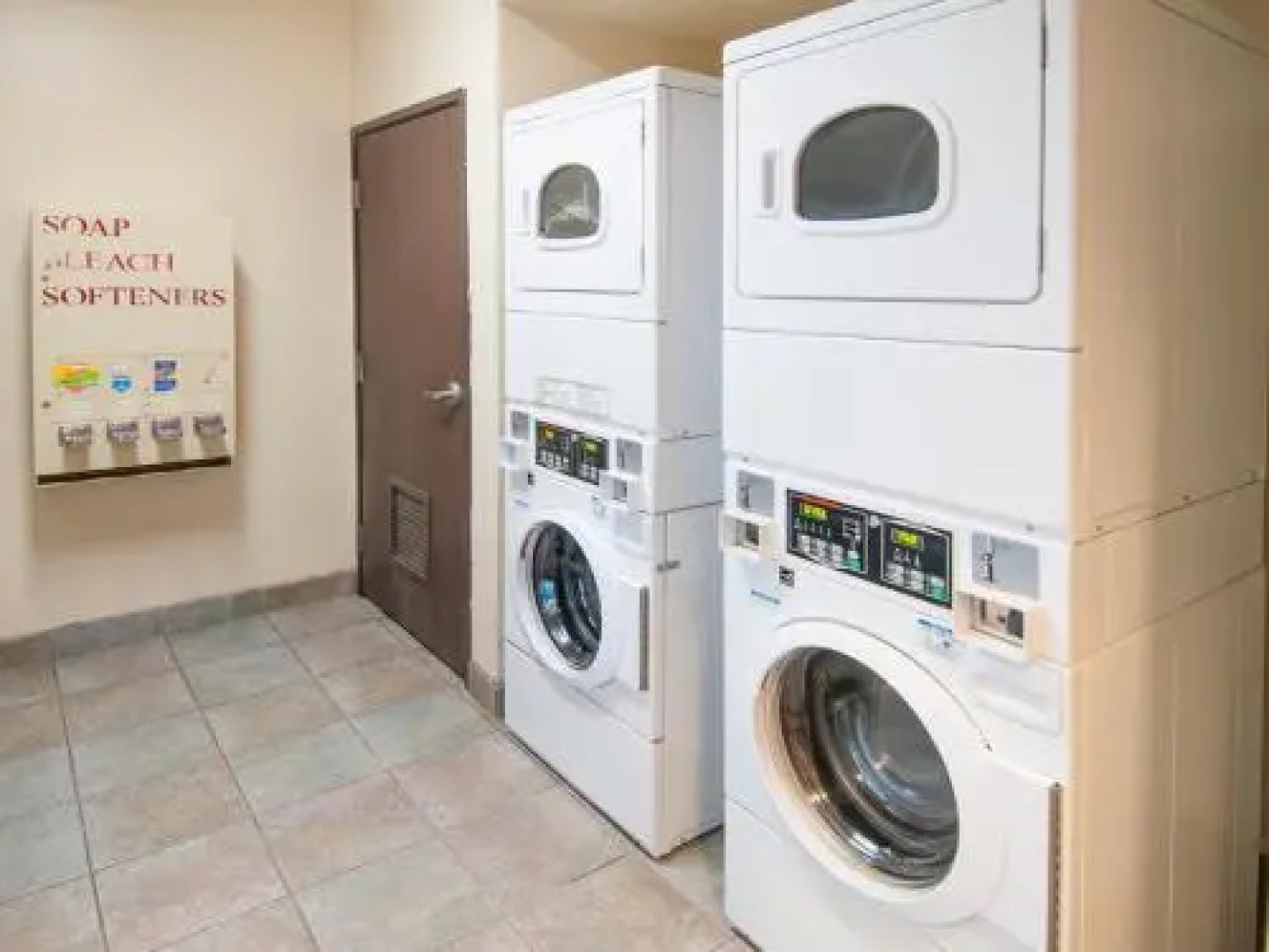 Navajoland Inn and Suites