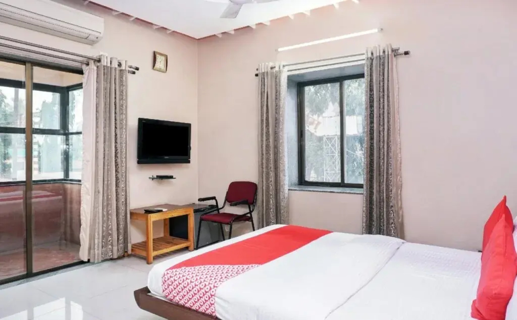 OYO 24755 Mahendra Pedawala