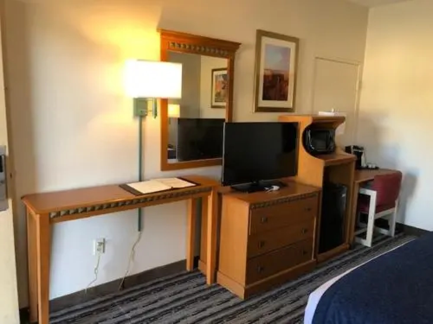 Navajoland Inn and Suites