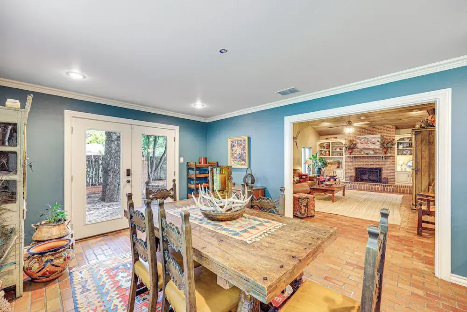 Del Rio Home w/ Large Yard, BBQ + Fireplace!