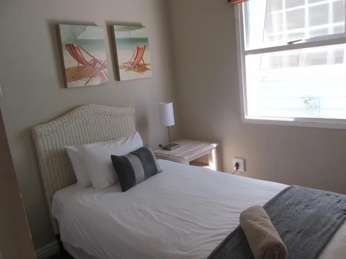 Point Village Accommodation -Linky's House