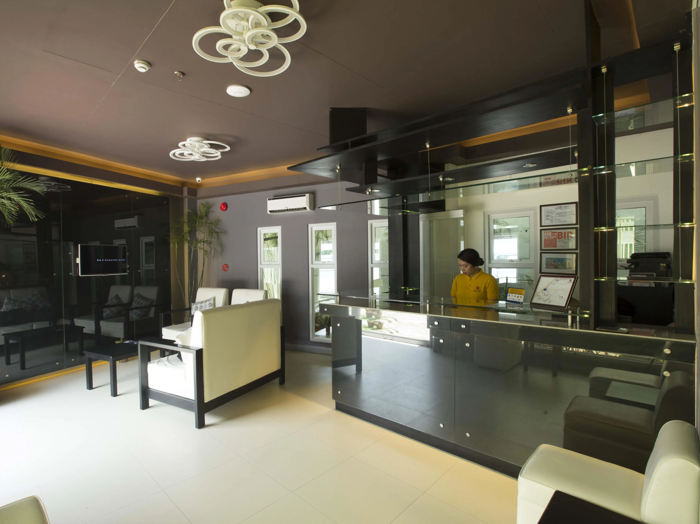 Lucky 9 Budget Hotel