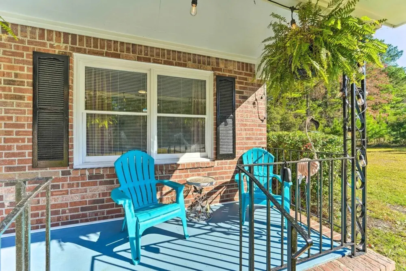 Charming Wilmington Home w/ Screened-in Porch