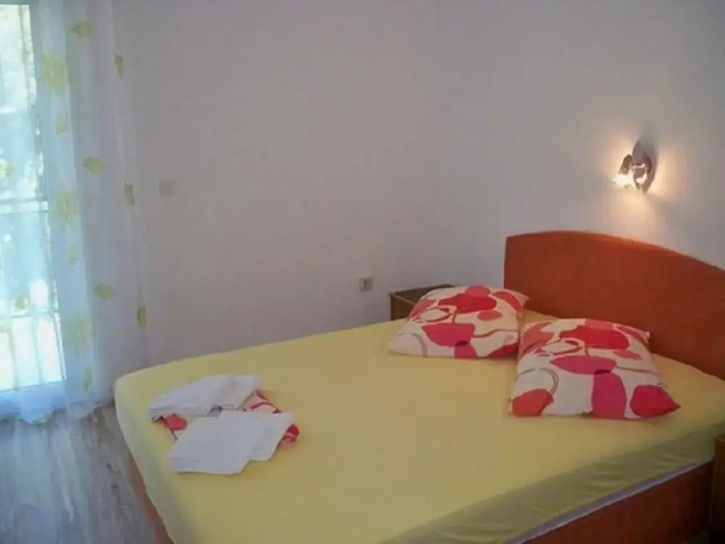 Mir - Free Parking - A5