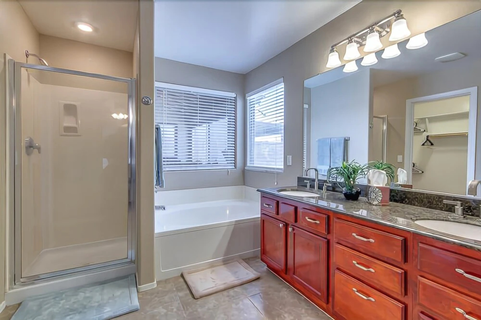 Peggy - 3 Br home by RedAwning